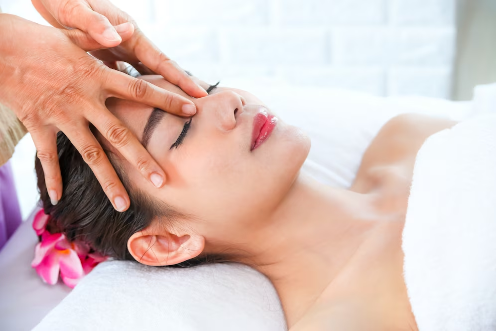 Massage mắt giúp khắc phục 2 mắt không đều