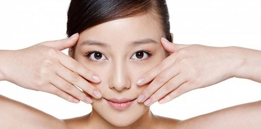 Trang điểm cũng là phương pháp hiệu quả tạo hình cho dáng mũi cao