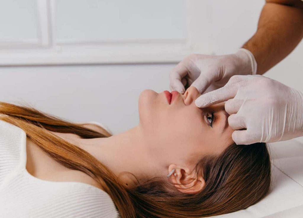Quy trình nâng mũi tự thân đòi hỏi phải được thực hiện bởi bác sĩ có trình độ chuyên môn cao 