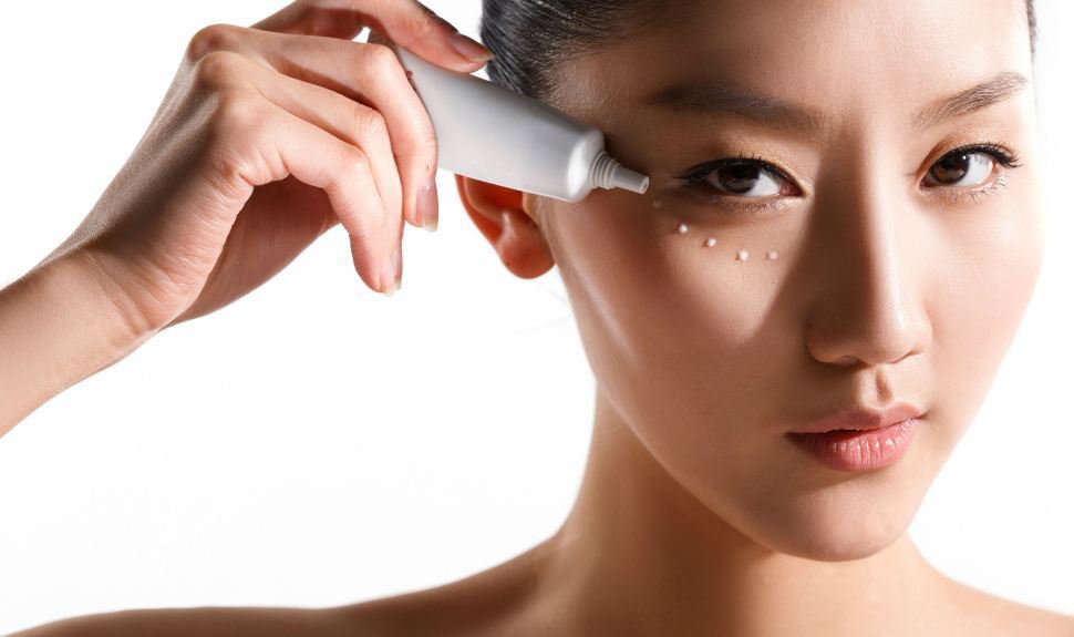 Kem tan mỡ mí mắt giúp kích thích quá trình giảm mỡ ở mí mắt