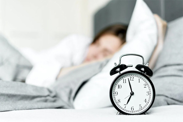 Ngủ đủ giấc sẽ ngăn ngừa lão hóa, quầng thâm mắt và bọng mắt không bị sưng