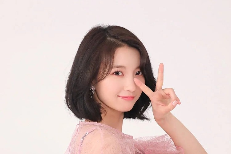 Binnie của nhóm nhạc Oh My Girl có đôi mắt nai cuốn hút mọi ánh nhìn