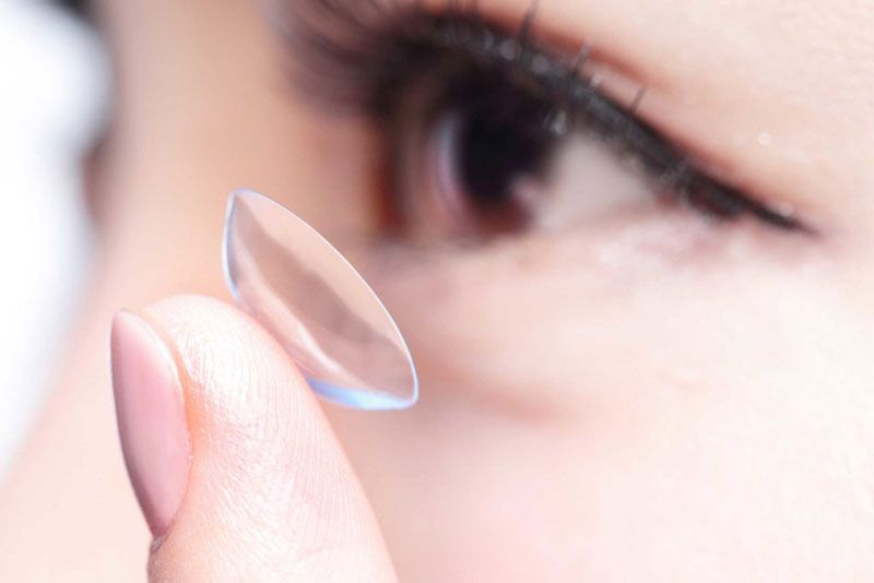Đeo len giãn tròng giúp đôi mắt to tròn, tạo hiệu ứng mắt nai tự nhiên