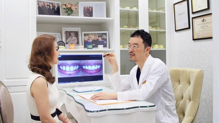 Khách hàng được trải nghiệm dịch vụ dán sứ Veneer với tiến sĩ Nha khoa đến từ Hàn Quốc